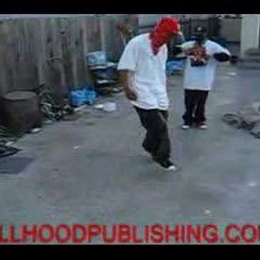 Dj xiushka - afarei ya free. Человек из банды танцует. Crip walk танец. Танец blood b walk. Smokecamp shooter - blood walk (official video) shot by @kfree313.