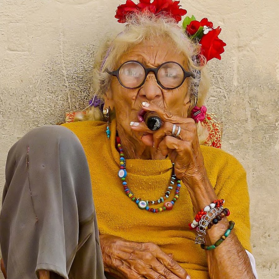 Бабуся без комплексов - YouTube