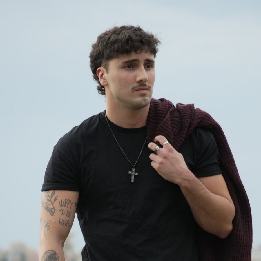 Elliot Quinn - YouTube