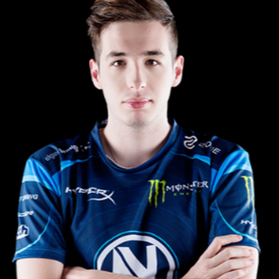 Sk1ll киберспортсмен. What are you doing картинки приколы. Оне ту го. Он сану из wanna one. Wanna one 2024.