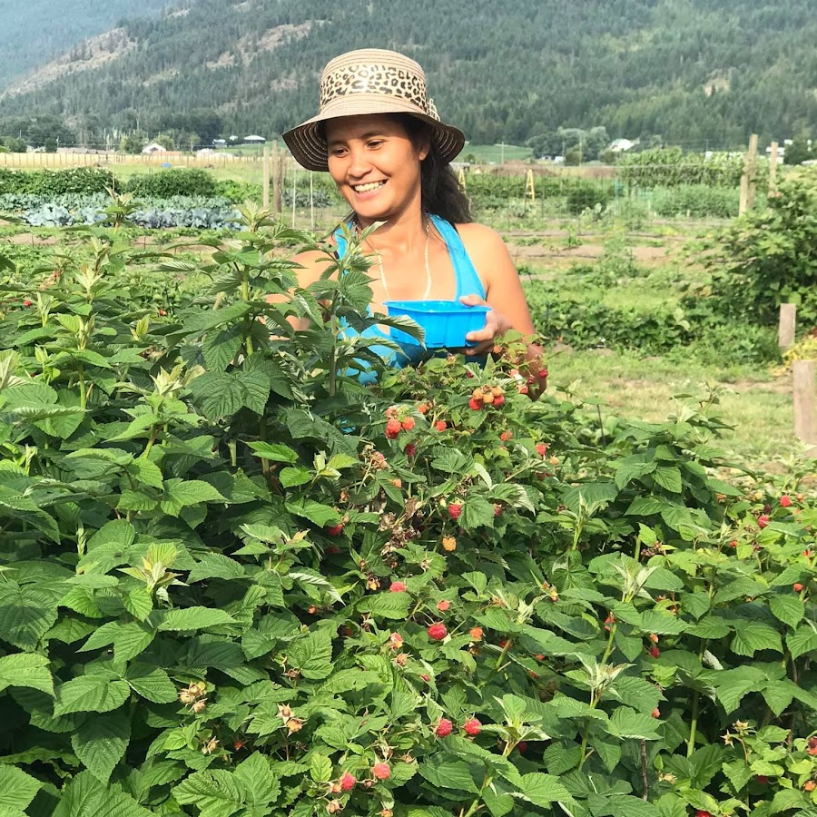 Filipina Gardener In Canada - YouTube