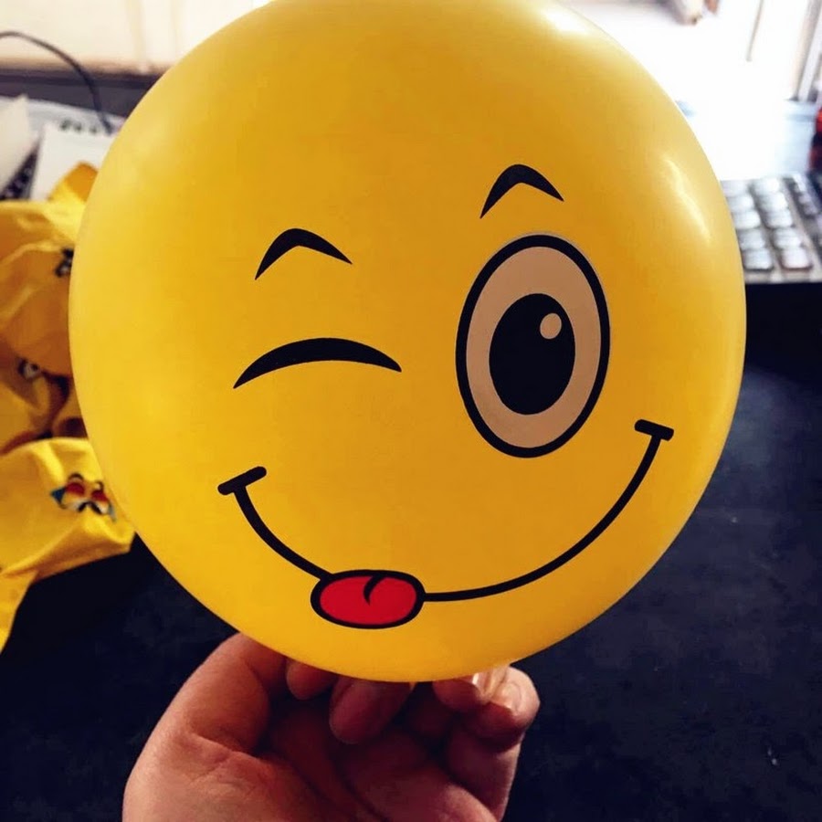 Улыбка шаров. Шарики смайлики. Воздушный шарик с улыбкой. Шарик улыбается. Улыбающийся смайлик.