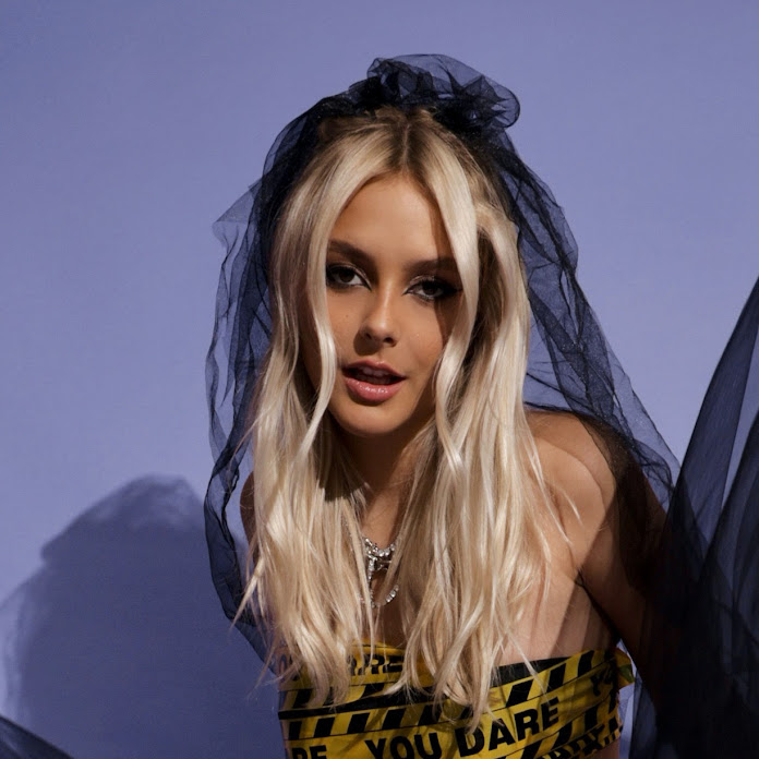 Laura Schadeck Net Worth & Earnings (2026)