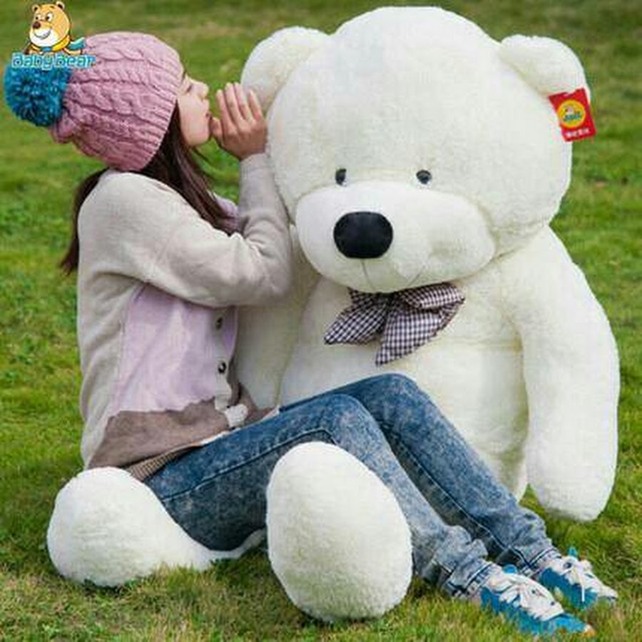 девушка с мягкой игрушкой. можно ли дарить мягкие игрушки. хирсакча туҳфа. красивые плюшевые игрушки. большие мягкие игрушки для девочек.