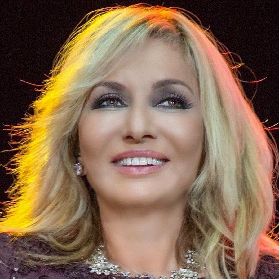 Гугуш миллион роз. Гугуш иранская певица. Персидская певица googoosh. Гугуш иран. Песни иранской певицы.