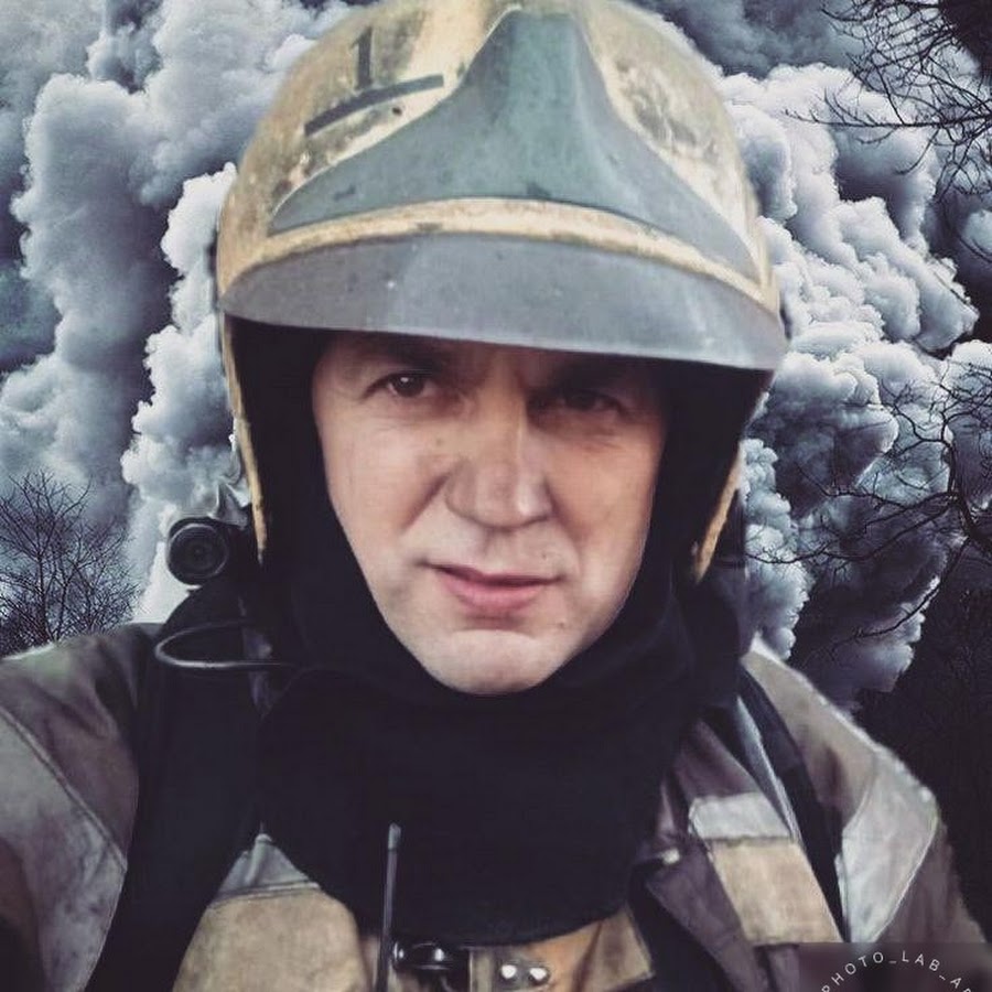 Белым огоньком мерцают очи