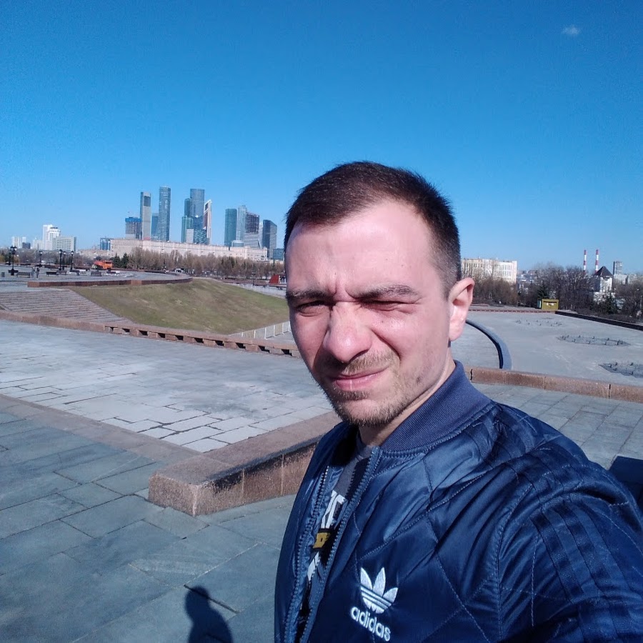 Видео в ютубе москва. Путешествие по москве. Russian capital. Вечерняя москва видео. Триколор над красной площадью фото.