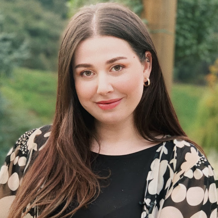 Elif Yalcin Net Worth & Earnings (2025)