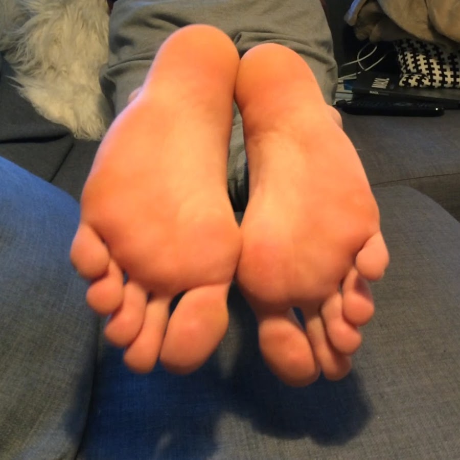 Ступни подростка. Феет бойс. Soft фут boy twink. Boy soles. Феет кид.