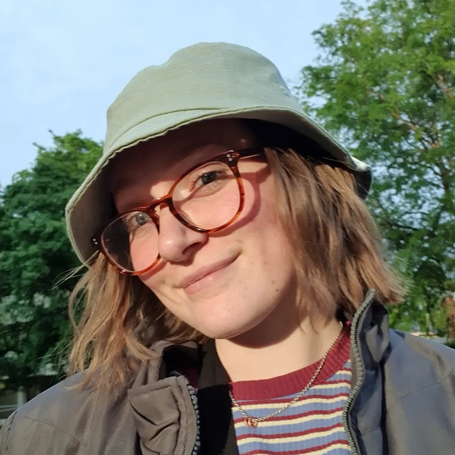 Alex she. Lordly альбом. Безумный азарт юмэко манга. Митя фомин алекс спэрроу. Луч надежды фото певицы.