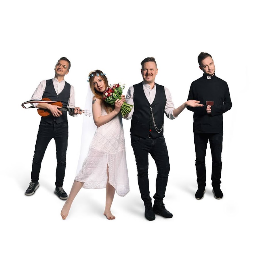 Сети quiizzzmeow текст. Группа платинум. Группа little big. Под грустный дэнс я отпускаю нашу любовь текст песни. Сети солист.