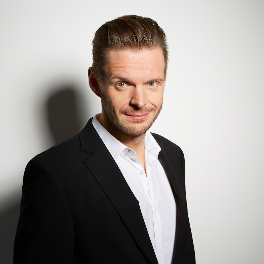 Florian Schroeder - YouTube