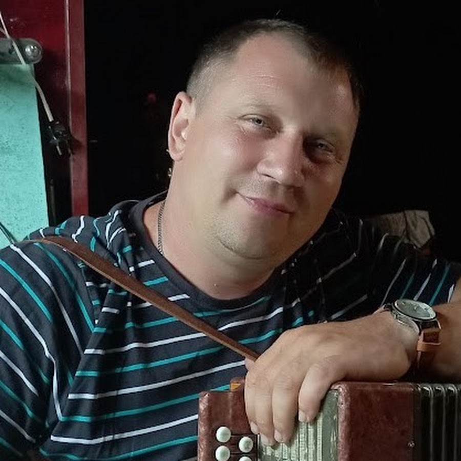 деревенские песни под гармонь слушать. под гармонь. песни под гармонь. алексей ерахтин гармонист. гармонист.