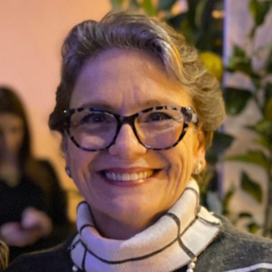 Maria Vitoria Quintero YouTube