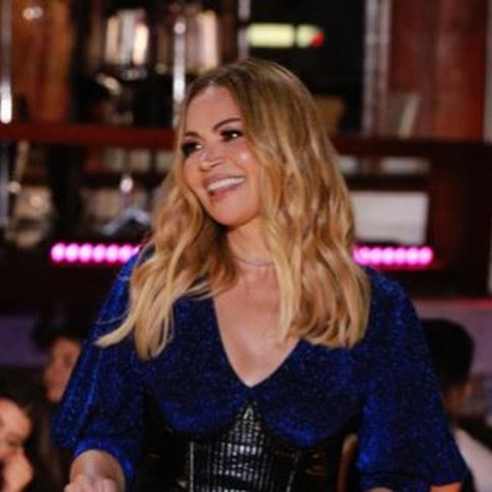 Solange Almeida Net Worth & Earnings (2026)