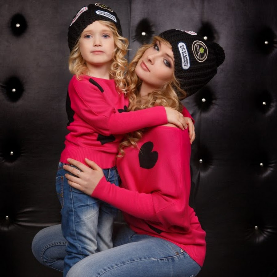 мама и дочь танцуют. «дочки-матери» ажгихина. успешная дочь. песня для дочери и мамы дуэтом. дуэт мама.