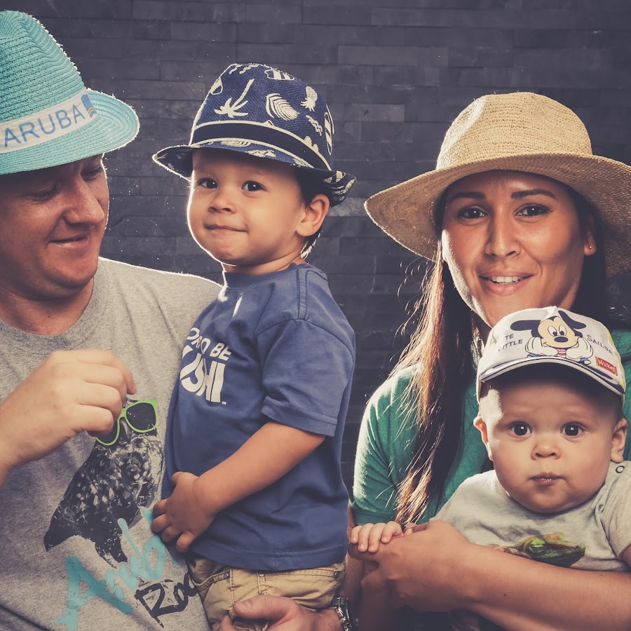 One Happy Family On Aruba 