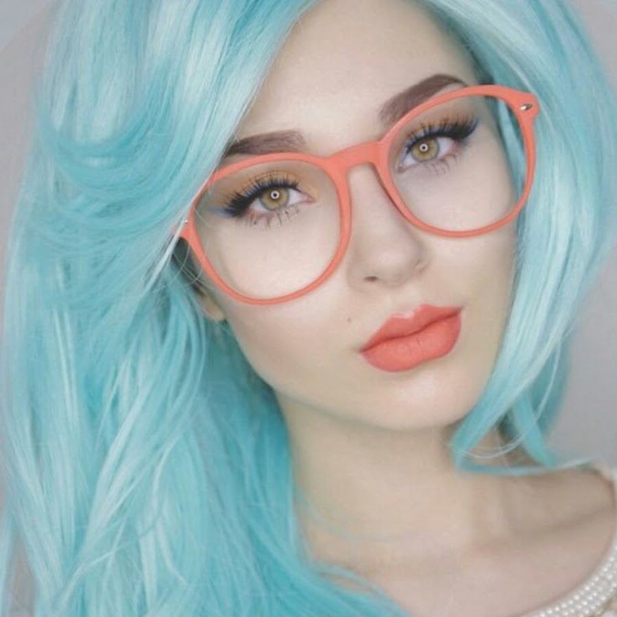 красивые голубые волосы. серо голубые волосы. девушка со светло голубыми волосами. красивые девушки с синими волосами. красивые девушки с голубыми волосами.