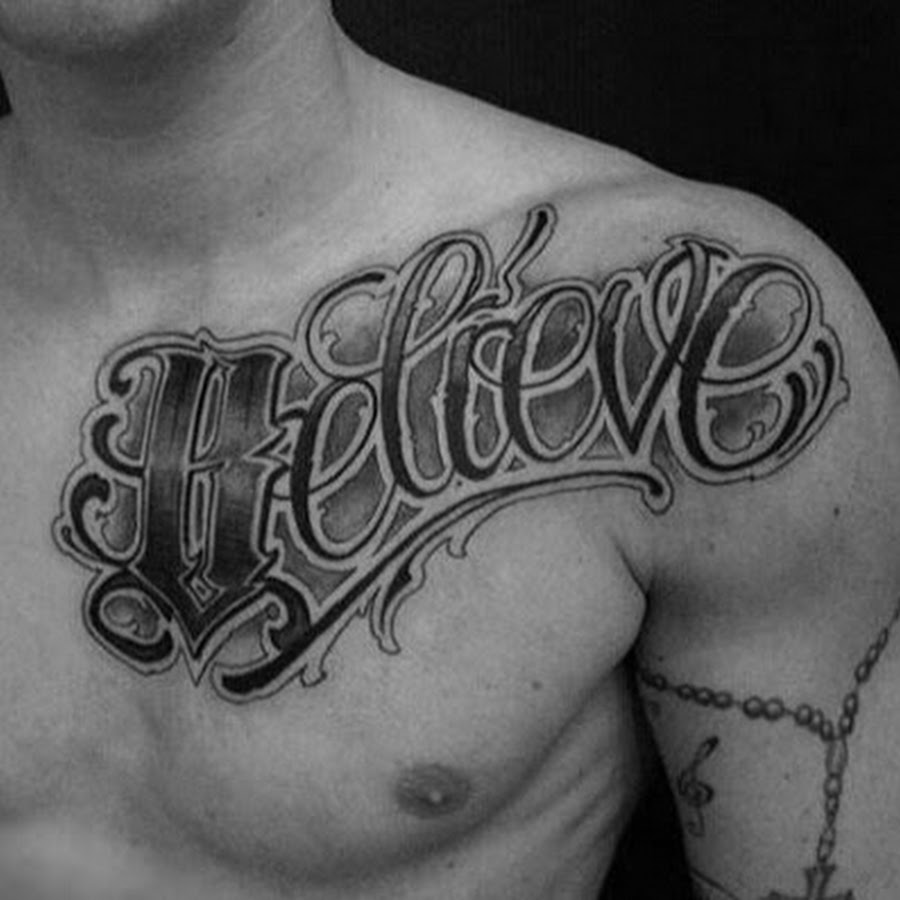 Тату на грудине мужские эскизы надписи