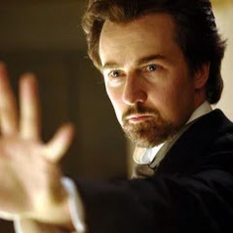 сыграл главную роль в иллюзионист. иллюзионист 2006. фильм престиж с хью джекманом. нил бергер). фокусник микромаг.