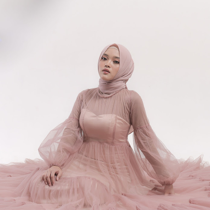 Putri Delina Net Worth & Earnings (2026)