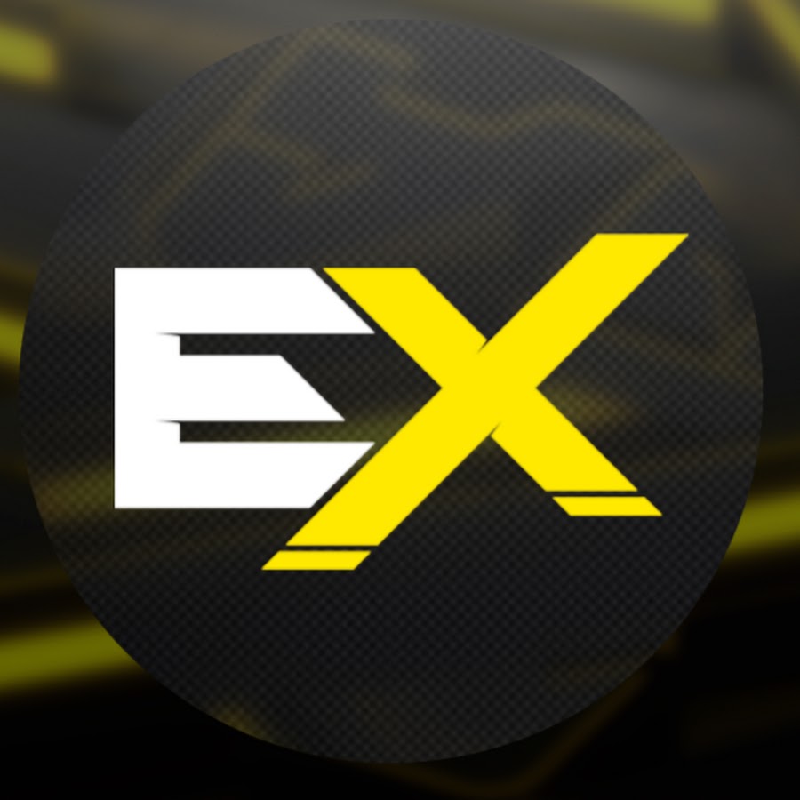 Области тьмы за компьютером. Девушка рекрутер. Компьютер программиста. Человек в офисе за компьютером. Поиск работы.