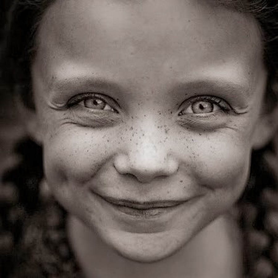 Красивая улыбка. Эмоциональные фотопортреты. Эмоция радость. Люди которые улыбаются глазами. Красивая улыбка.