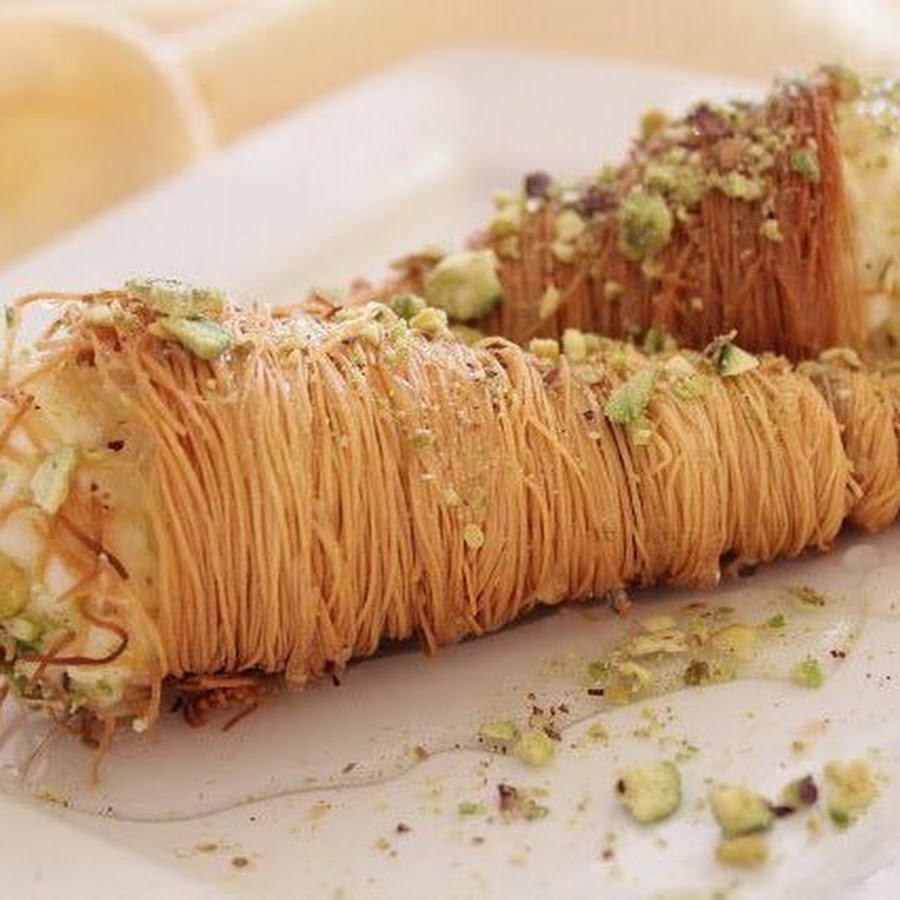 Дубайский шоколад с катаифи. Пахлава катаифи. Тигровые креветки катаифи. Тесто катаифи 450гр. Тесто катаифи.