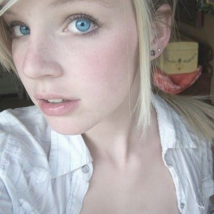 full-zoe-kiball-naked-nude-crossed