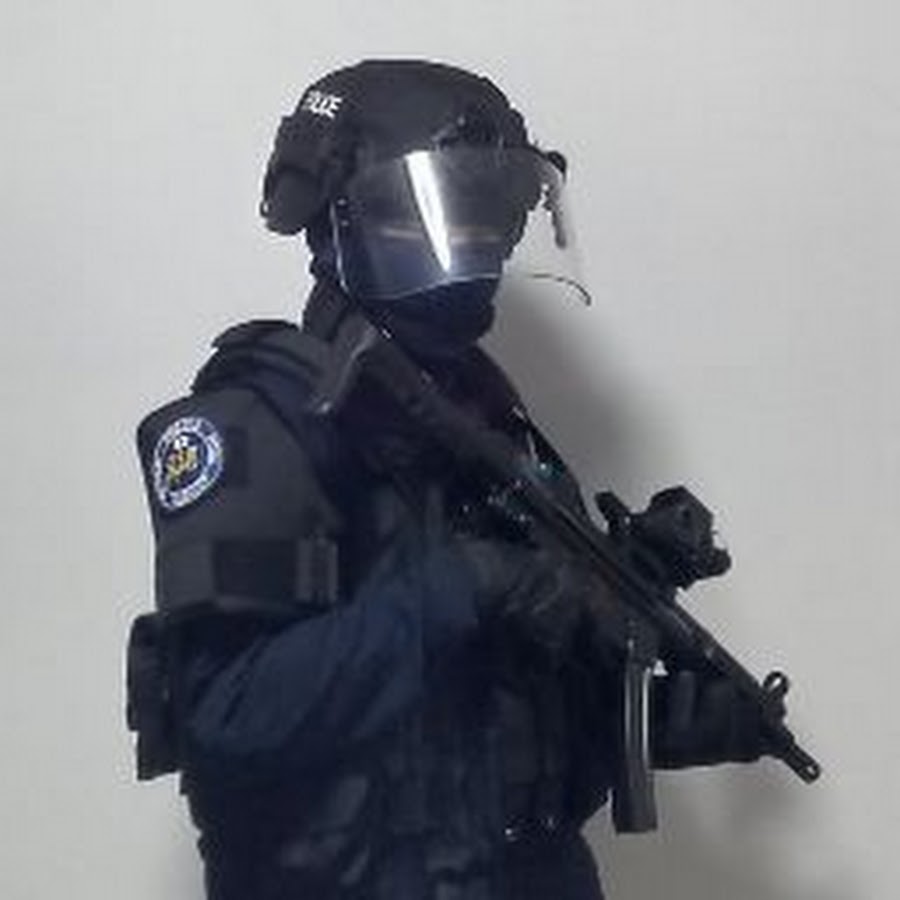 警視庁警備部警備第一課特殊部隊sat隊員 Youtube