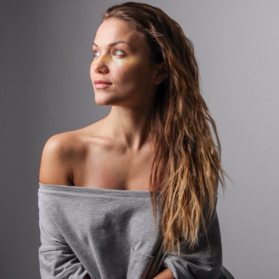 зовут настасья