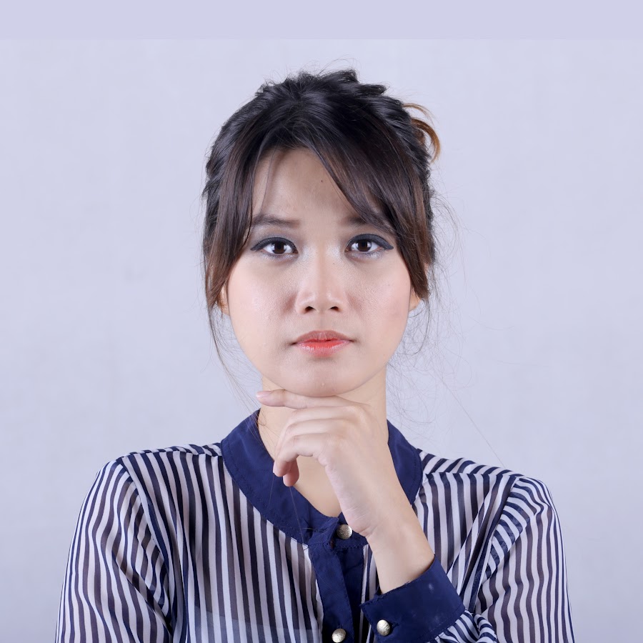 Aurelia Devi - Official - YouTube