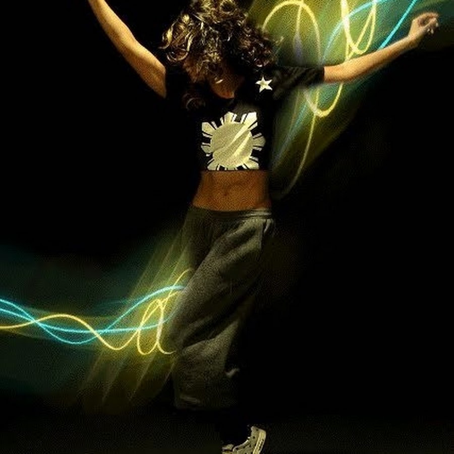 Современные танцы. Танцы девушек. Люди танцуют. В танце