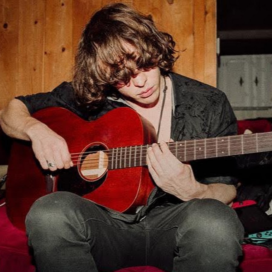 Barns Courtney - YouTube