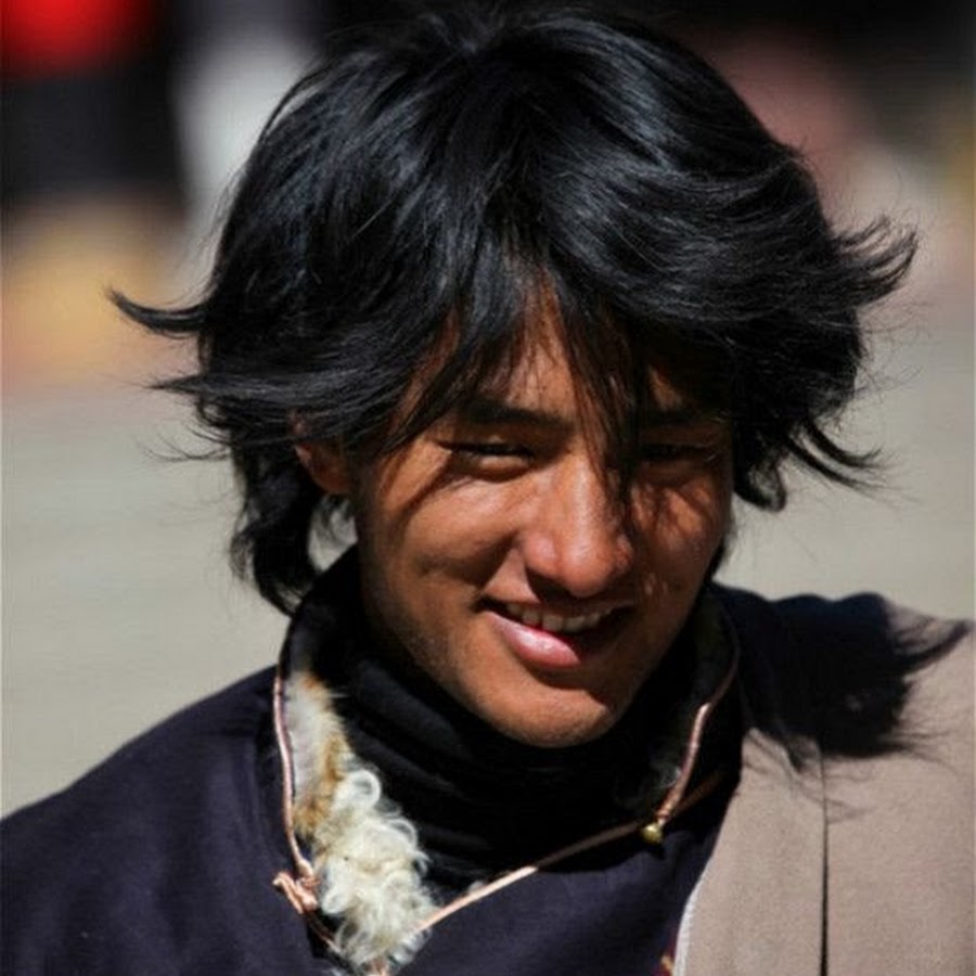 мужчины тибета. красивые тибетские мужчины. тибет кхам мужская национальная одежда. тибетцы народ мужчины. тибете национальный костюм кхам.