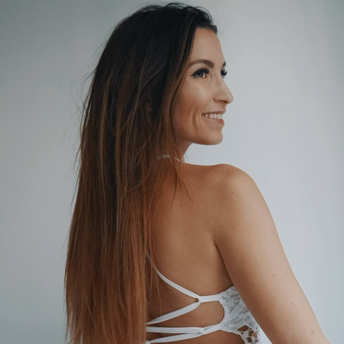 AnaCover Net Worth & Earnings (2026)