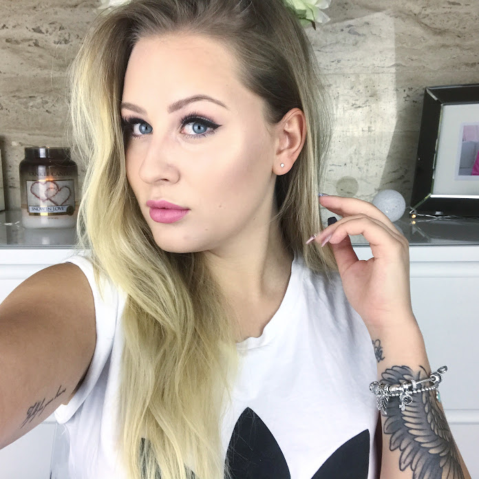 Andziaks Net Worth & Earnings (2025)