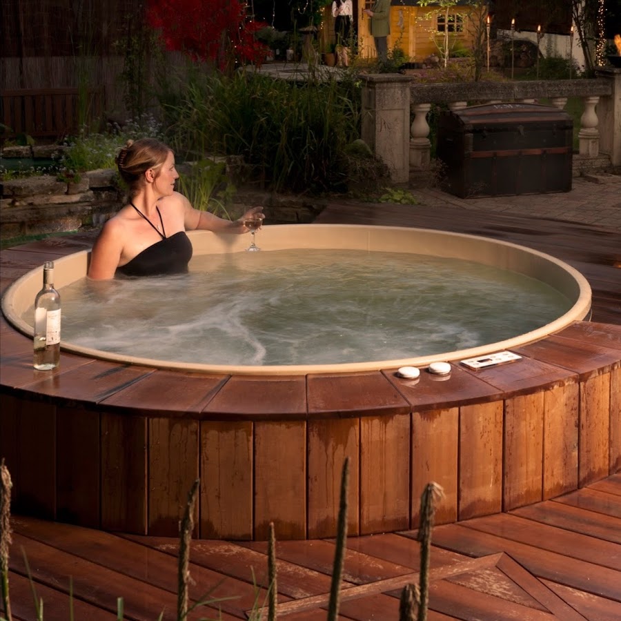 Canadian Hot Tubs Inc is a manufacturer and retailer of oval and round ceda...