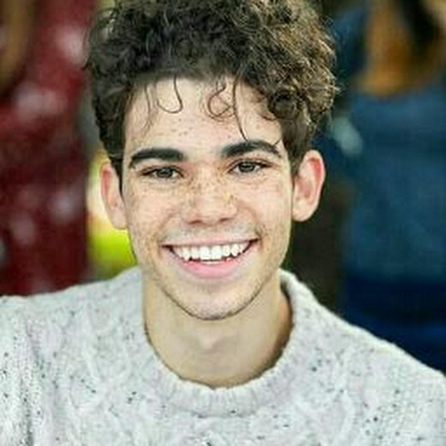 Бойс. Кэмерон бойс. Камерон бойс {Cameron Boyce}. Камерон бойс 2019. Кэмерон бойс 2019 улыбается.