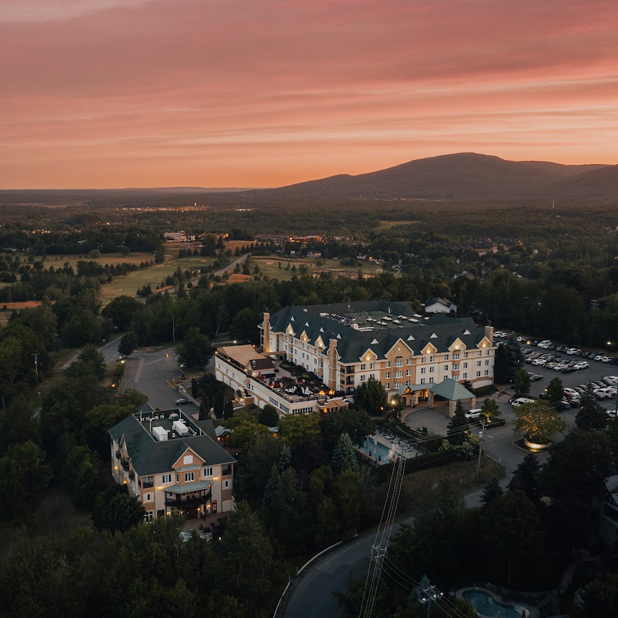 Domaine Château-Bromont - YouTube