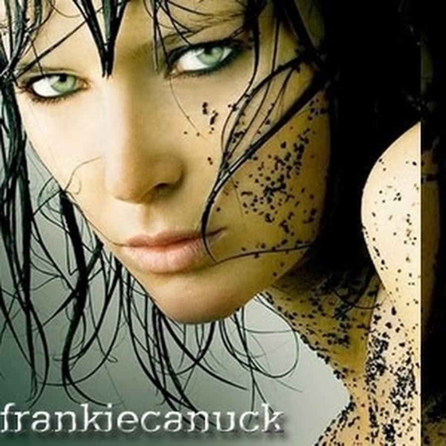 блондинка с голубыми глазами. шикарные глаза спид ап. взгляд женщины. ларвальный конъюнктивит. человеческий глаз.