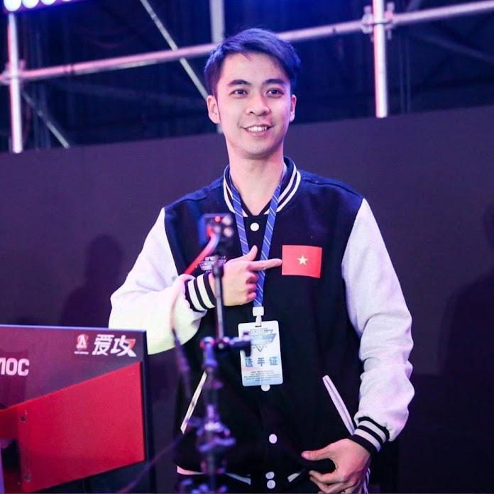 Hiếu Hakumen Net Worth & Earnings (2026)