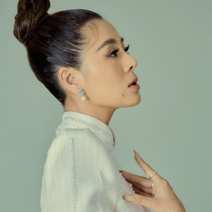 Nam Thư Entertainment Net Worth & Earnings (2025)