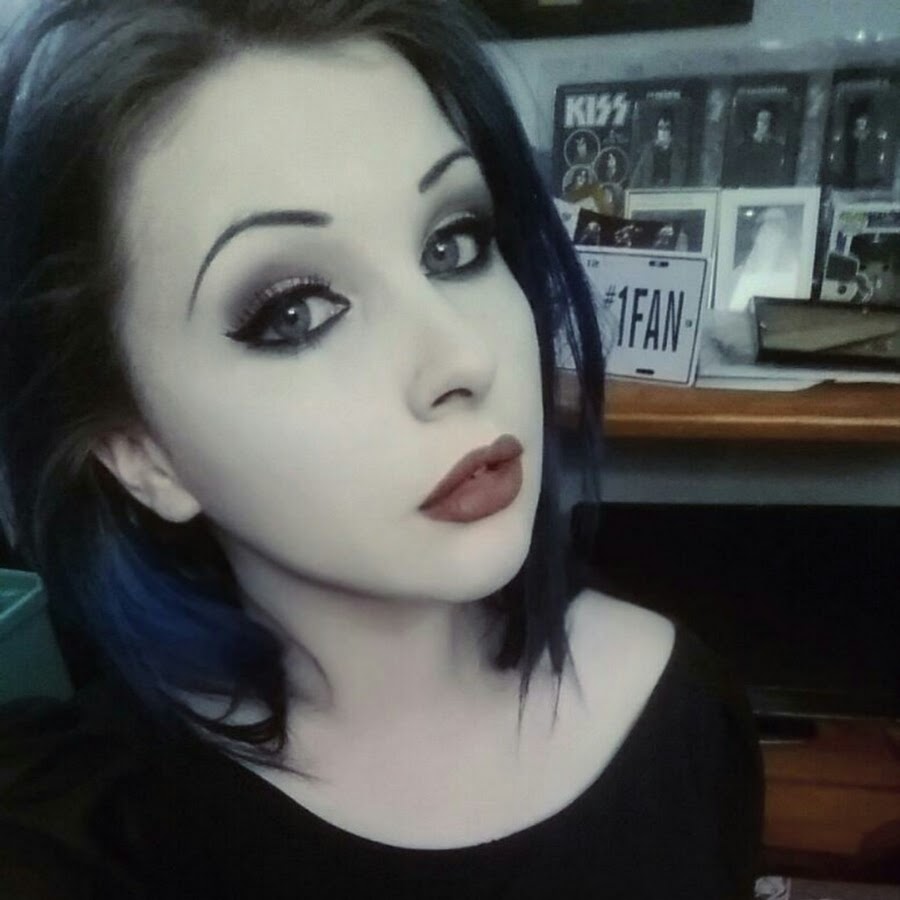 Graveyard Queen - YouTube