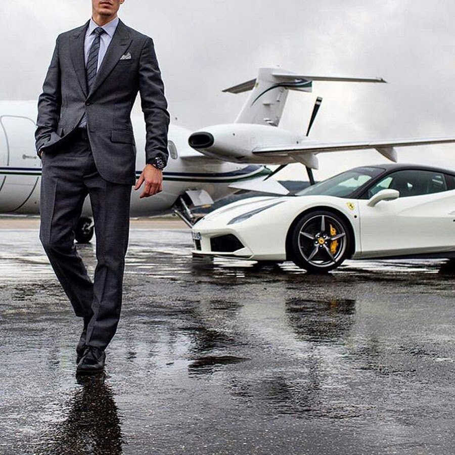 Rich life 1. Крутой бизнесмен. Миллиардер в костюме. Богатый стиль жизни. Лакшери мужчина.