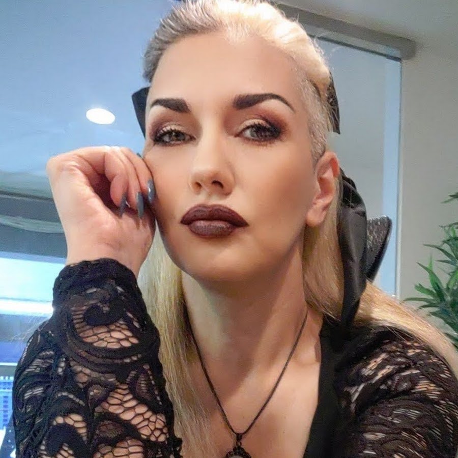 porn-pic-metal-sanaz-topless