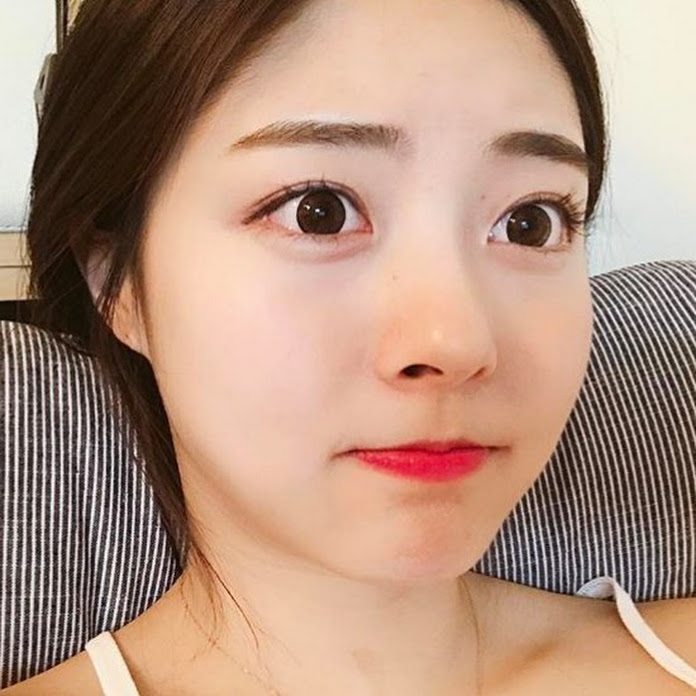 꽃보다유이 Net Worth & Earnings (2025)