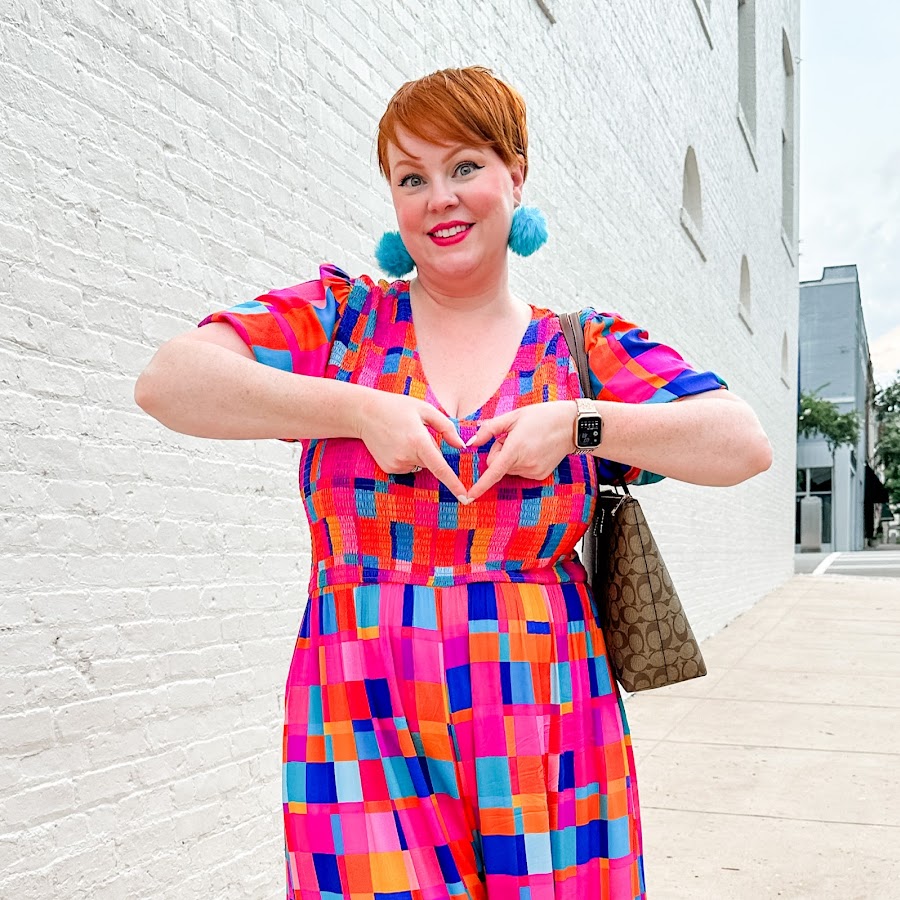The Curvy Carrot Top Plus Size Fashion Blogger.
