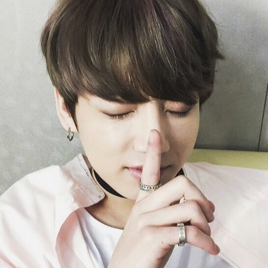 Ви тэхен. Дорама снова 18 хван ин ёп. 18 ви. Тэхен серый фон. 18 ви.