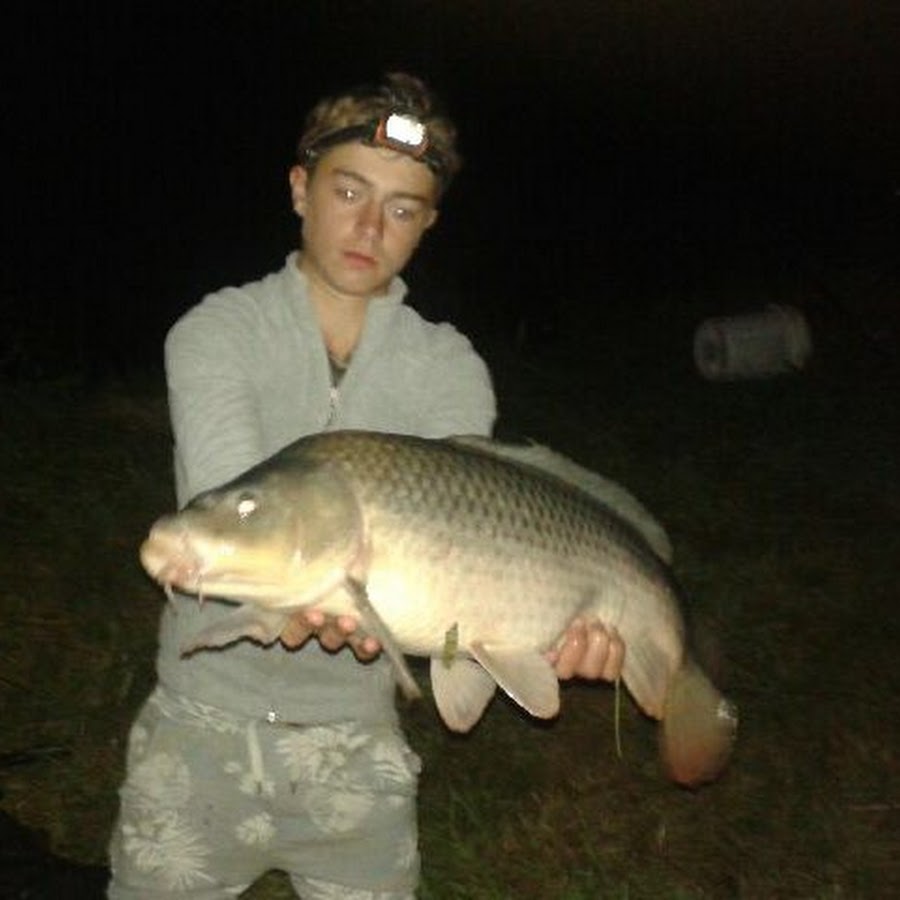 Team fishing carp fishing 